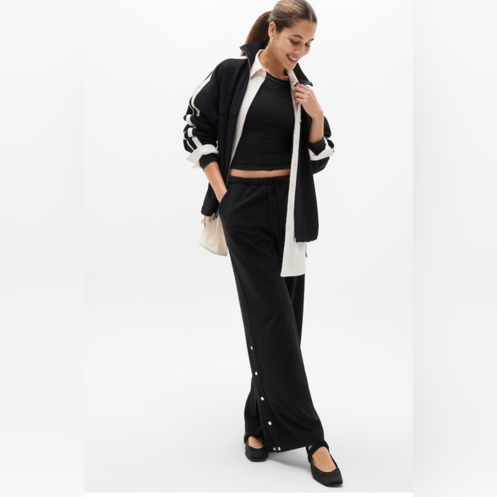NWT-Athleta Black MVP Snap Pant, Large